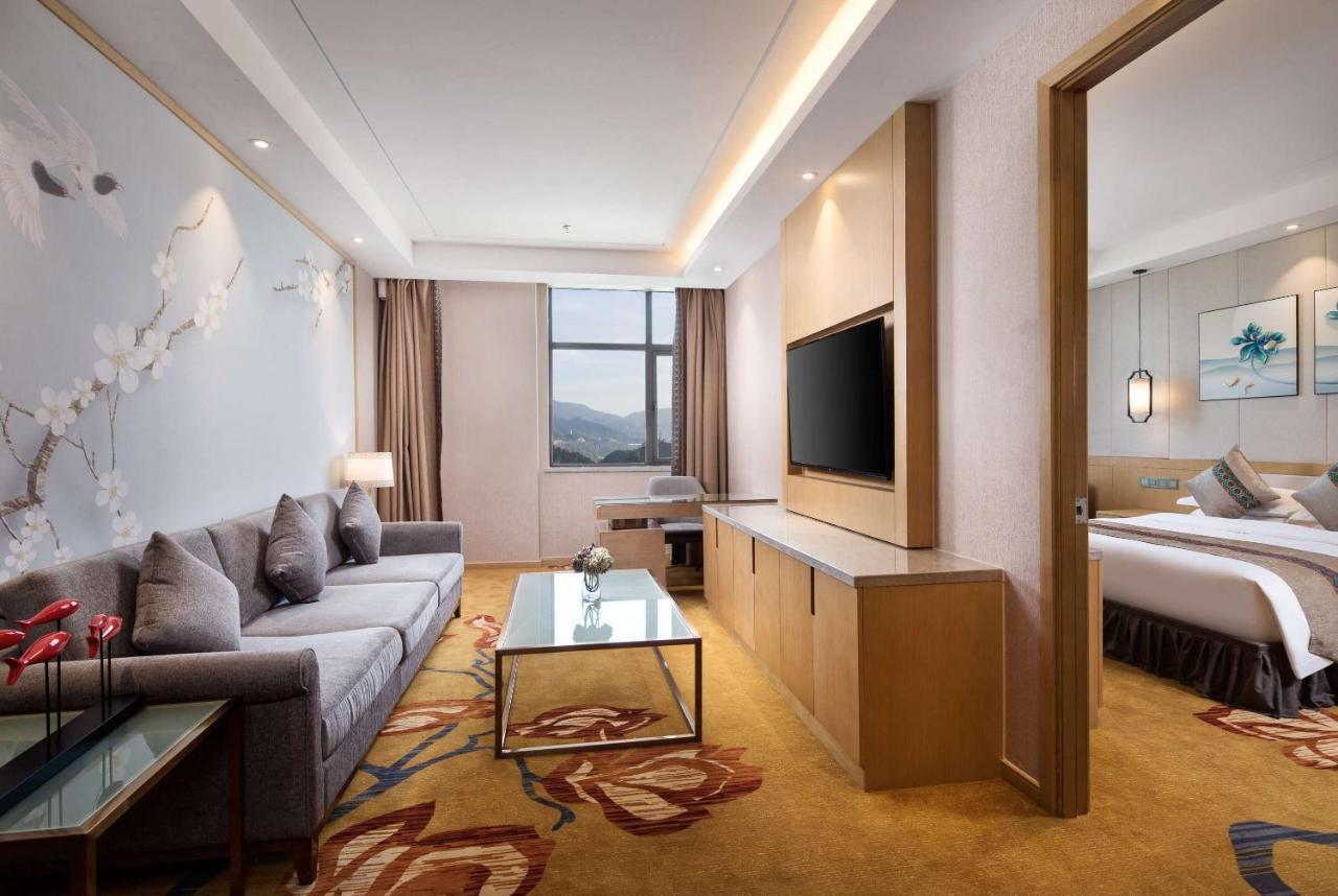 Ramada Plaza By Wyndham Enshi Hotel Ngoại thất bức ảnh